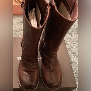Elegant Brown Leather Heeled Boots
